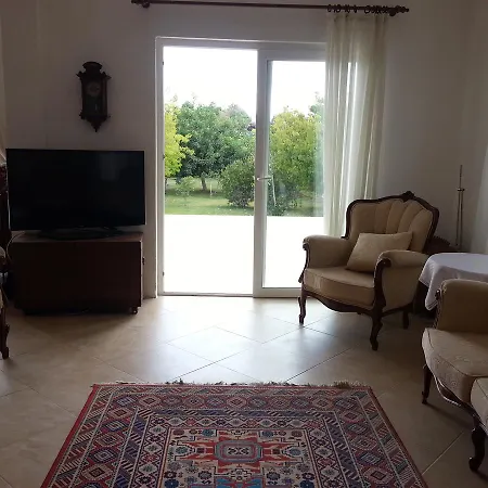 Vila White